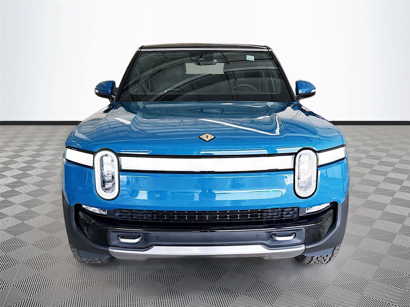 Used 2024 Rivian R1S Adventure AWD/4WD image 2