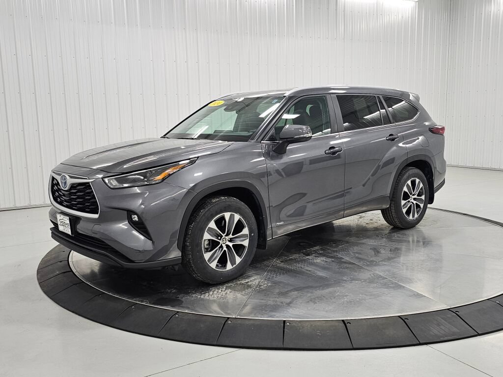 Used 2024 Toyota Highlander XLE