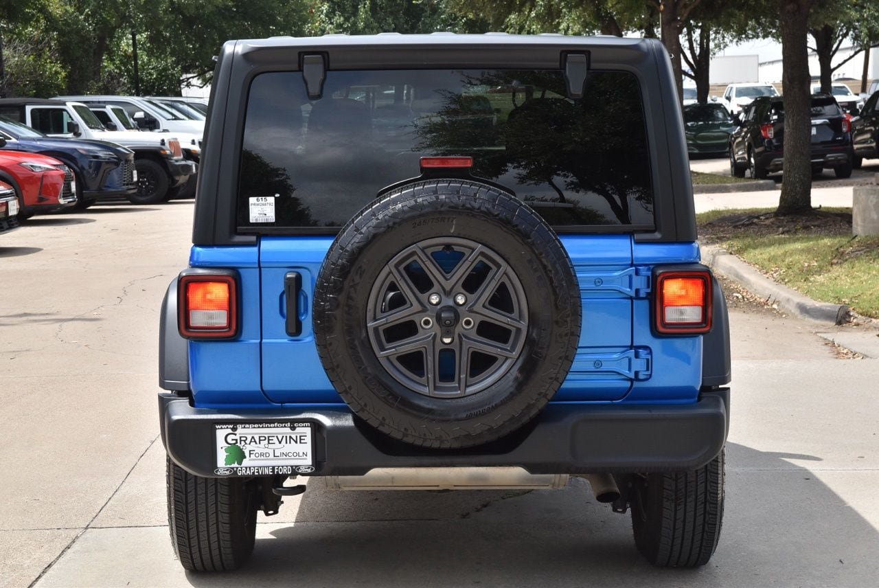 Used 2024 Jeep Wrangler Unlimited Sport AWD/4WD image 9