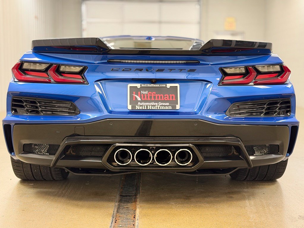 Used 2023 Chevrolet Corvette Z06 RWD image 7