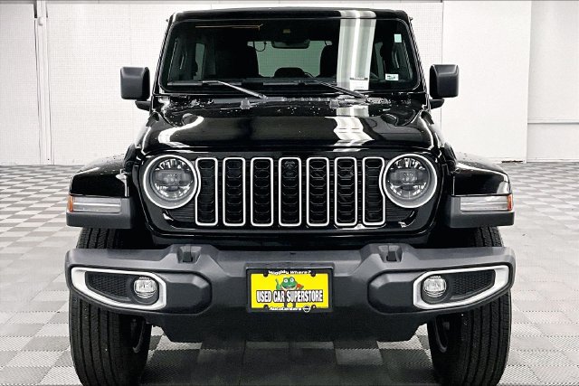 Used 2024 Jeep Wrangler Unlimited Sahara w/ Technology Group AWD/4WD image 3