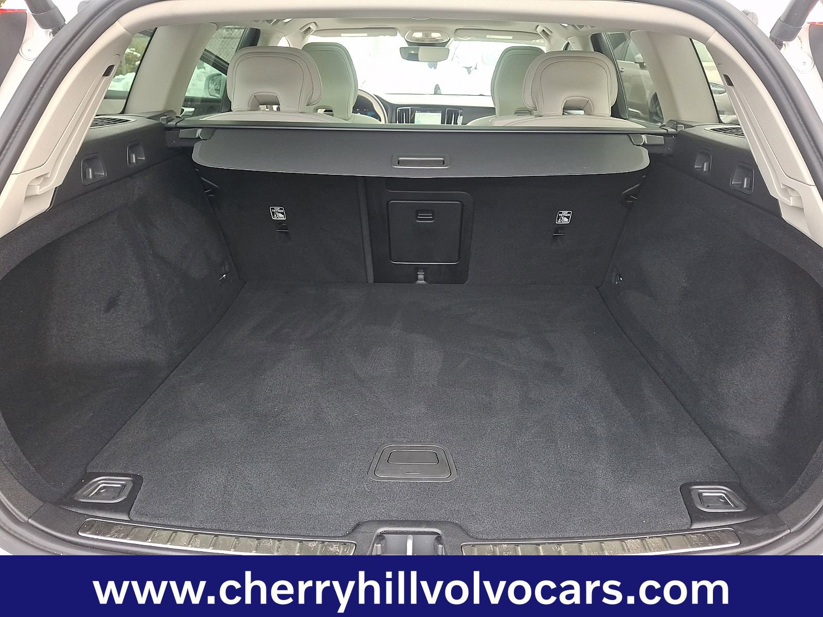 Certified 2023 Volvo V60 B5 Cross Country Plus w/ Climate Package image 29