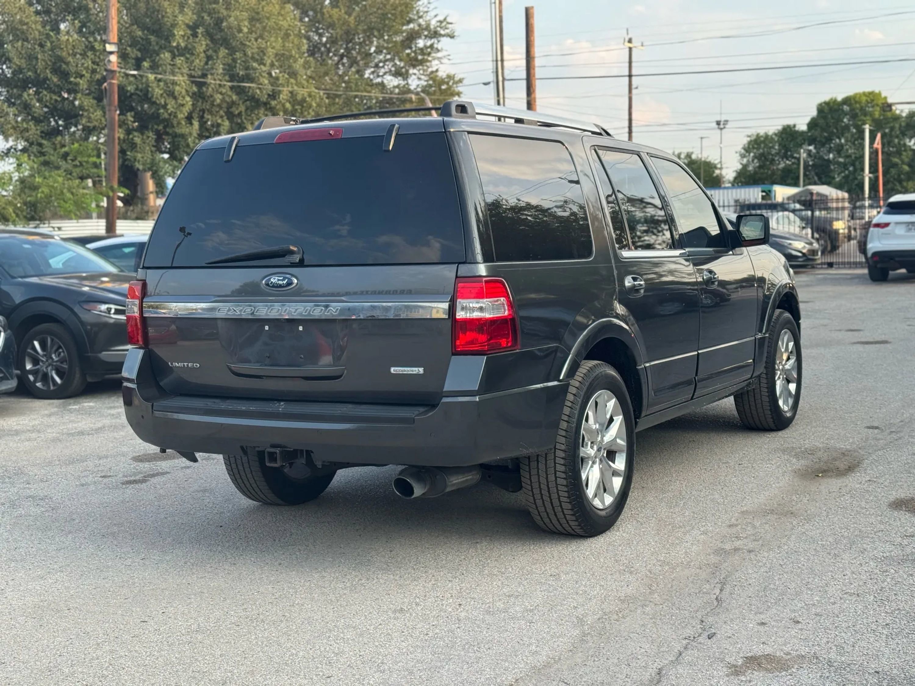 Used 2015 Ford Expedition Limited w/ Equipment Group 301A RWD image 10