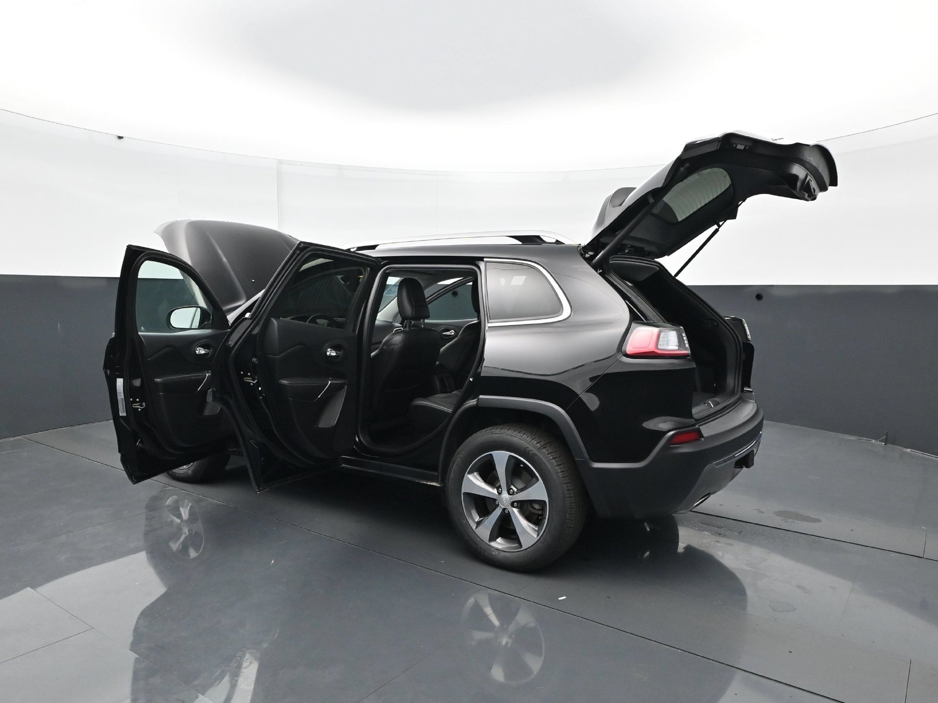 Used 2019 Jeep Cherokee Limited w/ Trailer Tow Group AWD/4WD image 31
