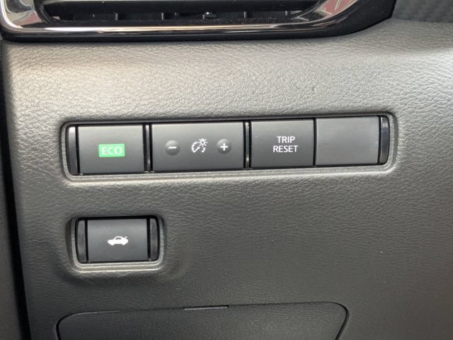 Used 2025 Nissan Sentra SR w/ SR Premium Package FWD image 33