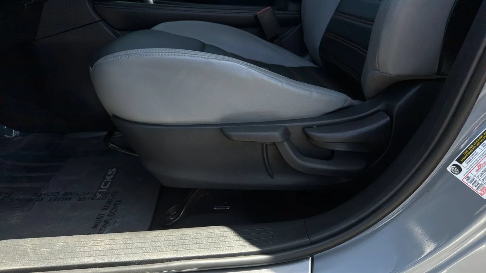 Used 2022 Nissan Kicks SR w/ Premium Package FWD image 13