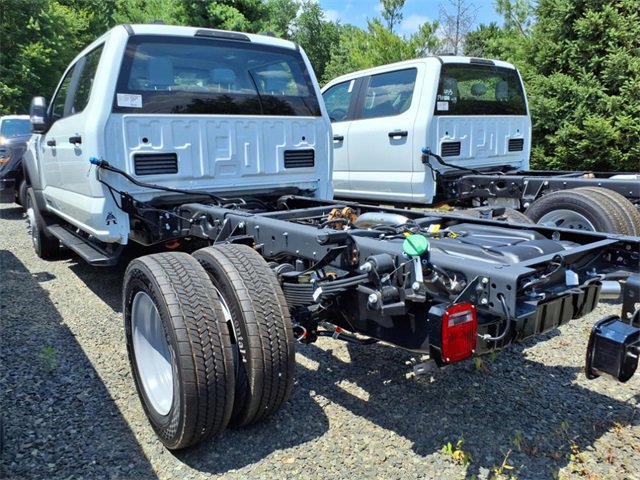 New 2025 Ford F550 4x4 Crew Cab image 3