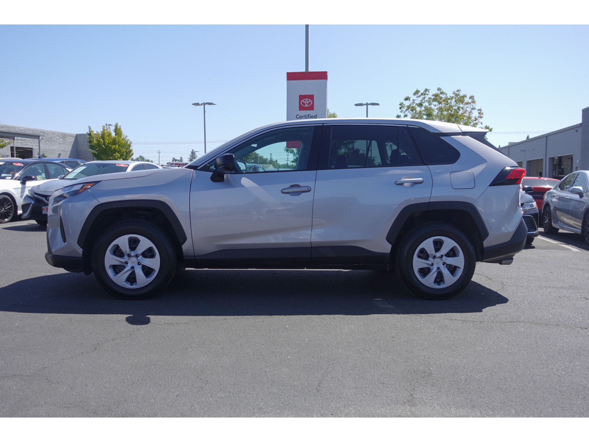 Certified 2025 Toyota RAV4 LE AWD/4WD image 6