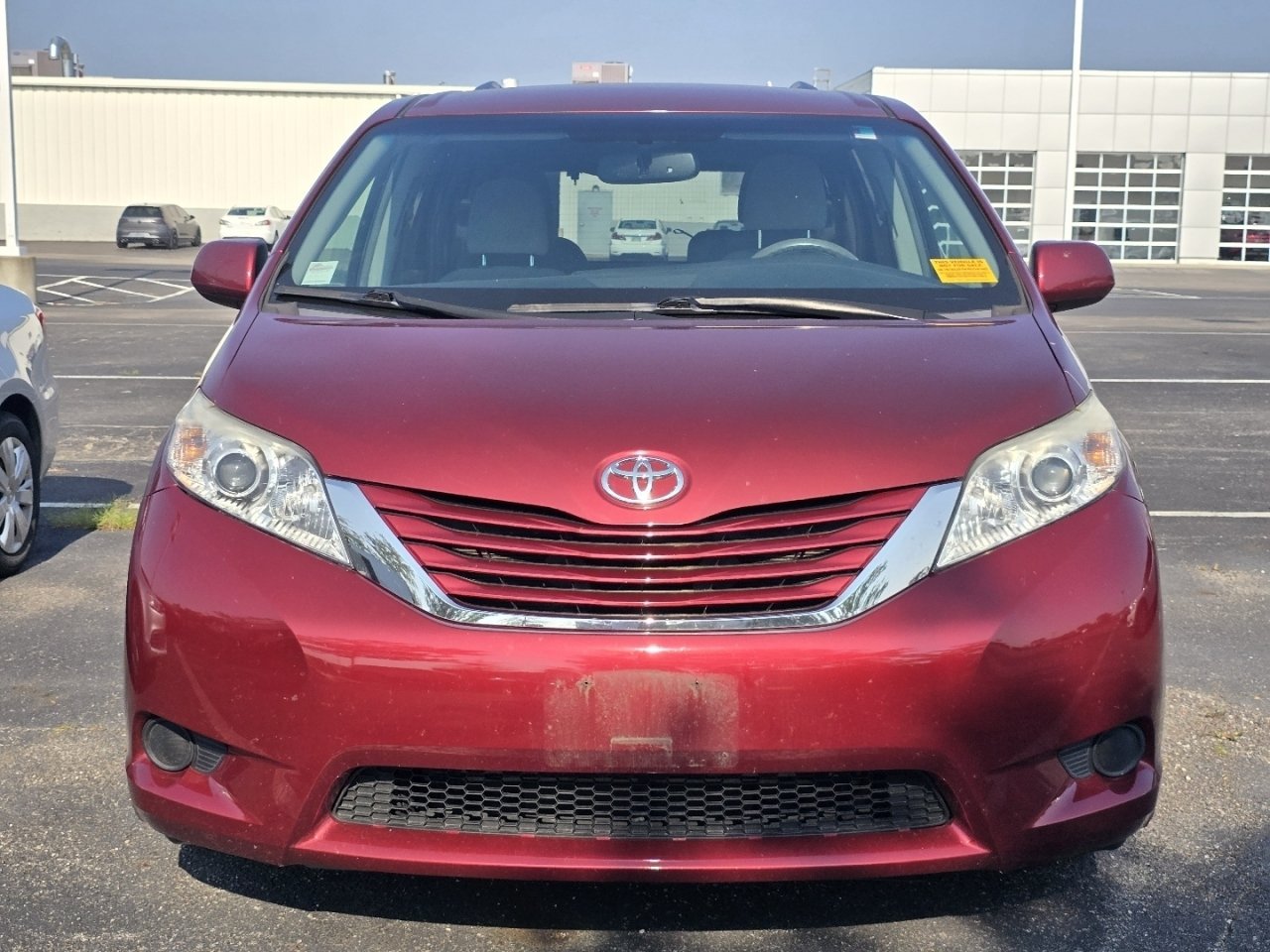Used 2017 Toyota Sienna LE FWD image 2
