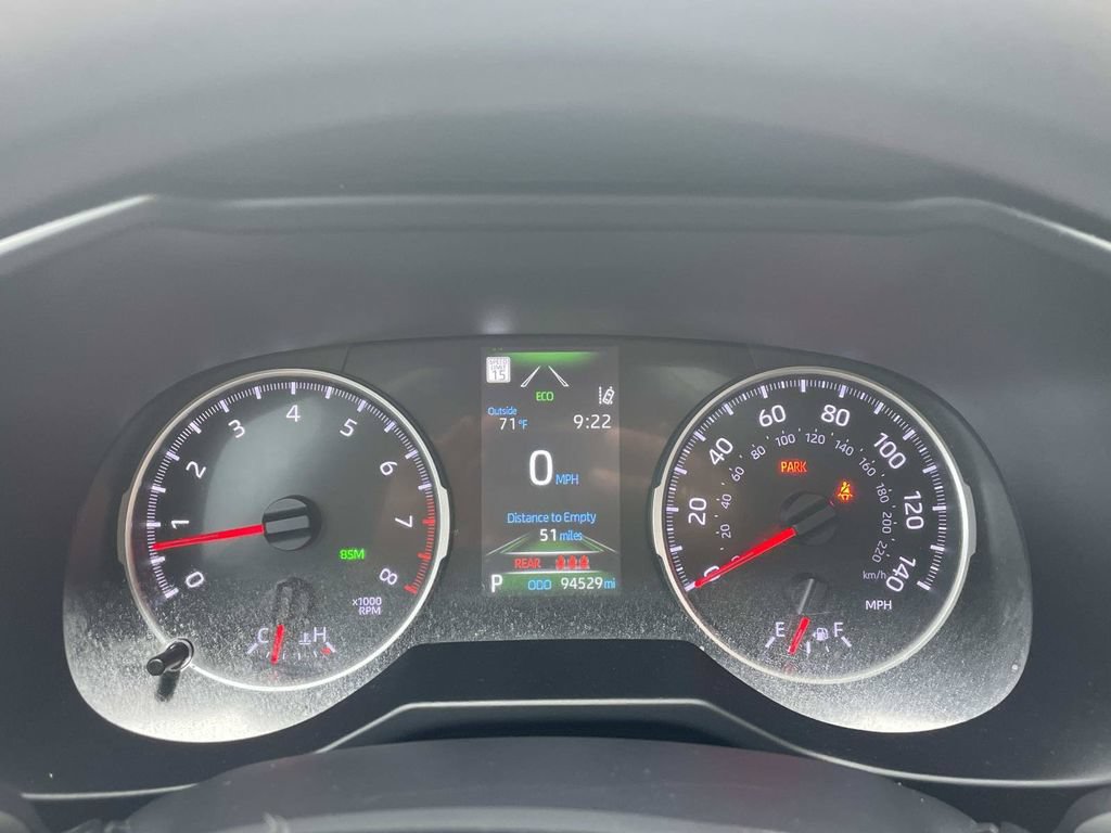 Used 2022 Toyota RAV4 XLE w/ Convenience Package FWD image 28