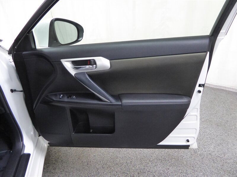 Used 2012 Lexus CT 200h Premium image 23