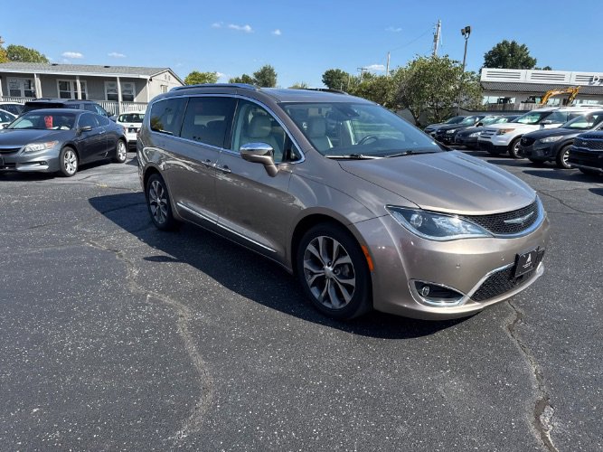 Used 2018 Chrysler Pacifica Limited w/ Tire & Wheel Group image 7