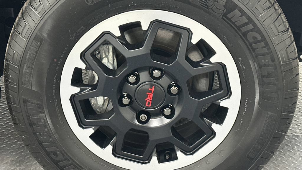 Certified 2025 Toyota 4Runner TRD Off-Road AWD/4WD image 21