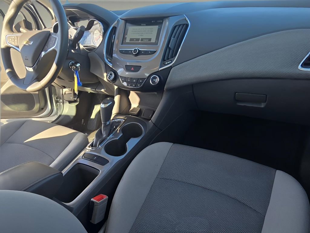 Used 2017 Chevrolet Cruze LT image 27