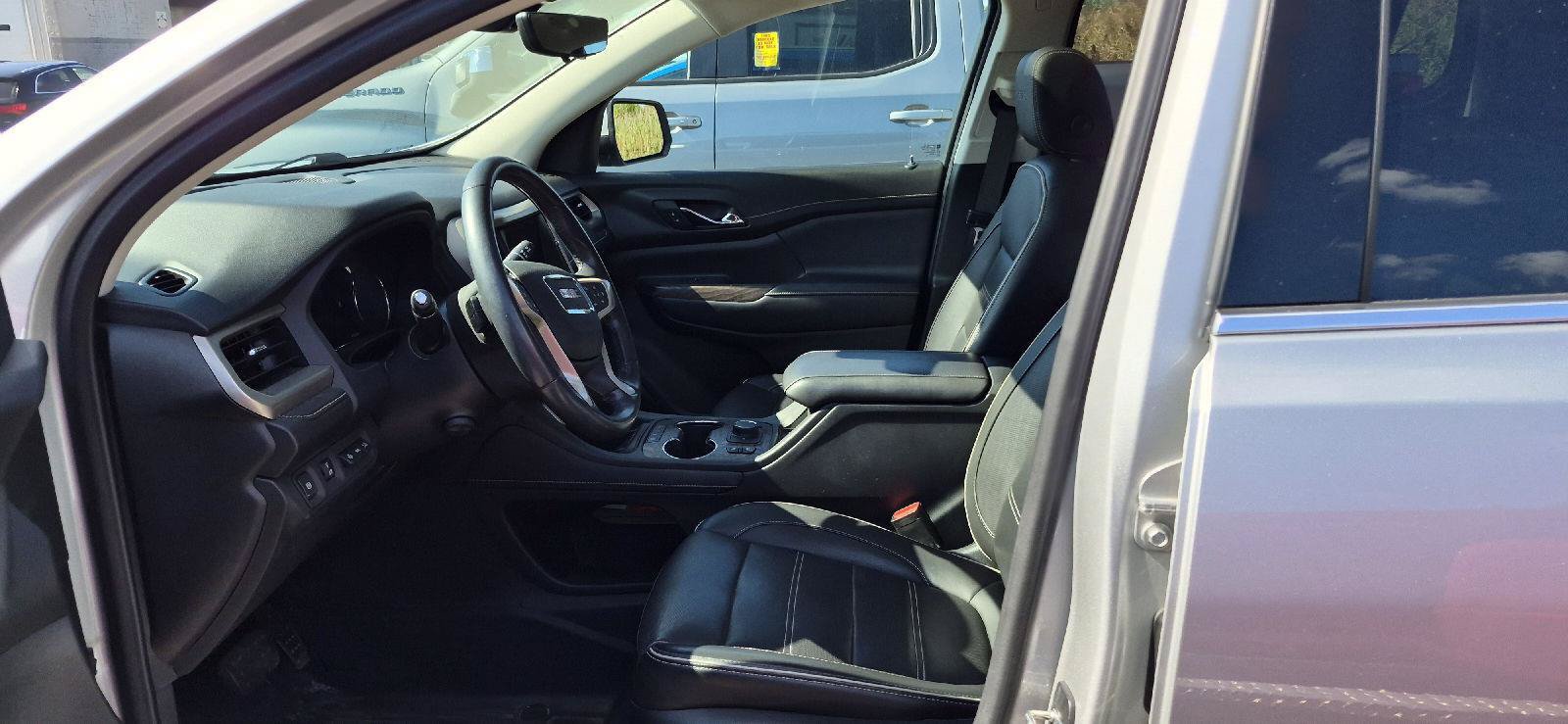 Used 2020 GMC Acadia Denali w/ Technology Package AWD/4WD image 6