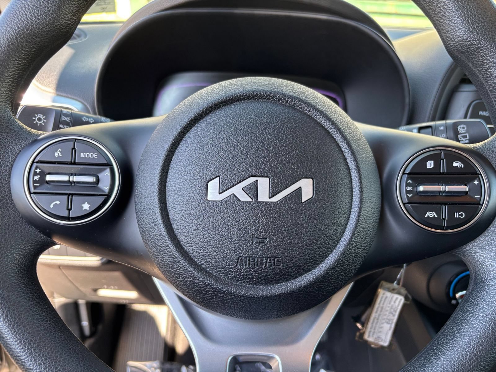 Used 2025 Kia Soul LX w/ LX Technology Package FWD image 25