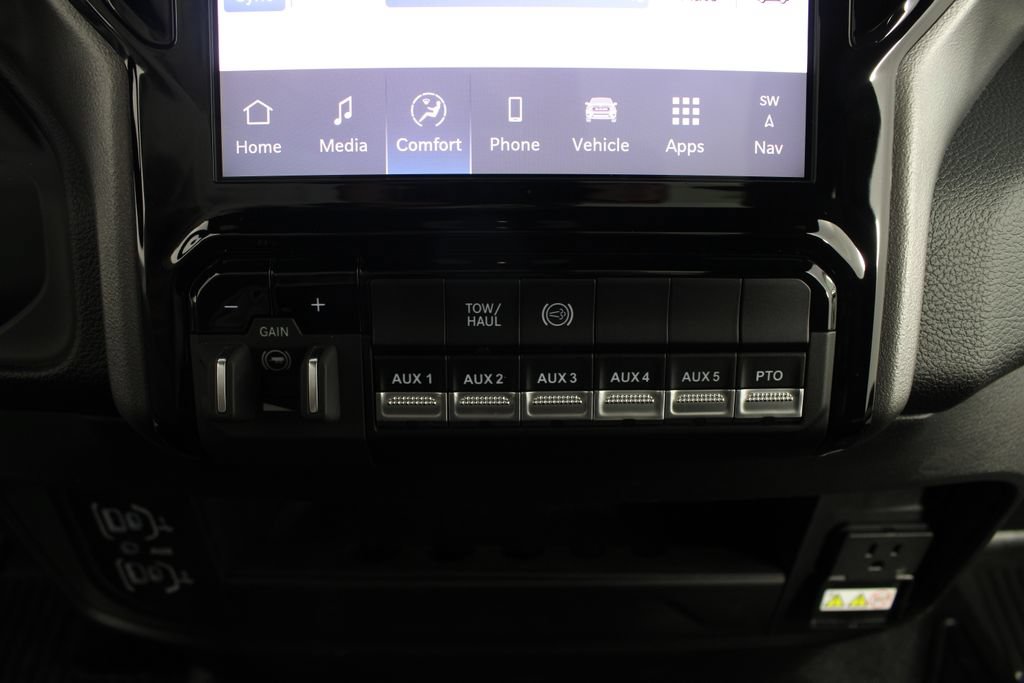 Used 2025 RAM 4500 4x4 Regular Cab DRW image 8