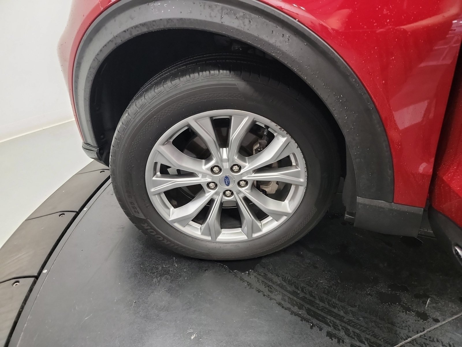 Used 2020 Ford Explorer XLT w/ Equipment Group 202A AWD/4WD image 29