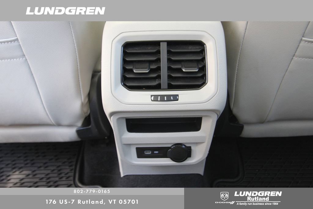 Used 2022 Volkswagen Tiguan SE image 35