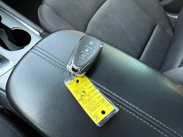 Used 2017 Chevrolet Malibu LT FWD image 29