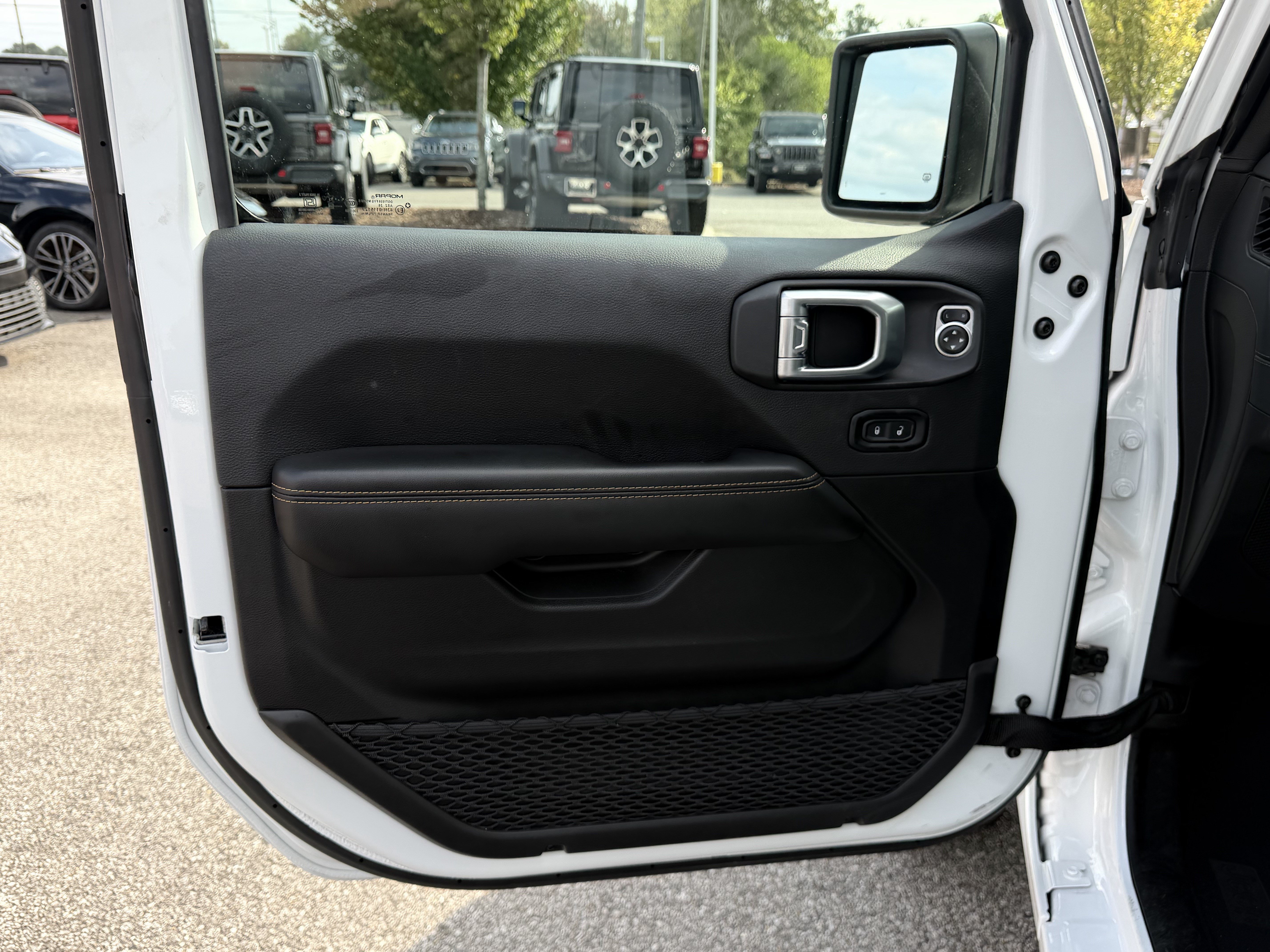 Used 2026 Jeep Wrangler Unlimited Sahara AWD/4WD image 14