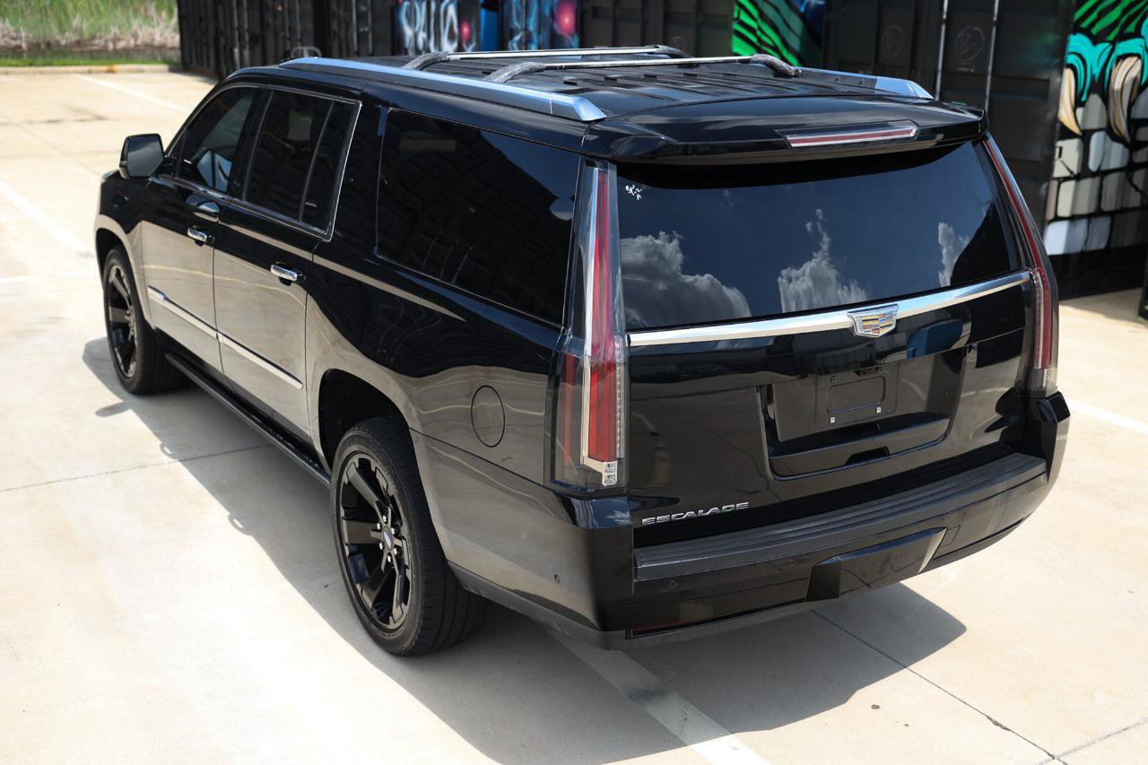 Used 2017 Cadillac Escalade ESV Platinum RWD image 5