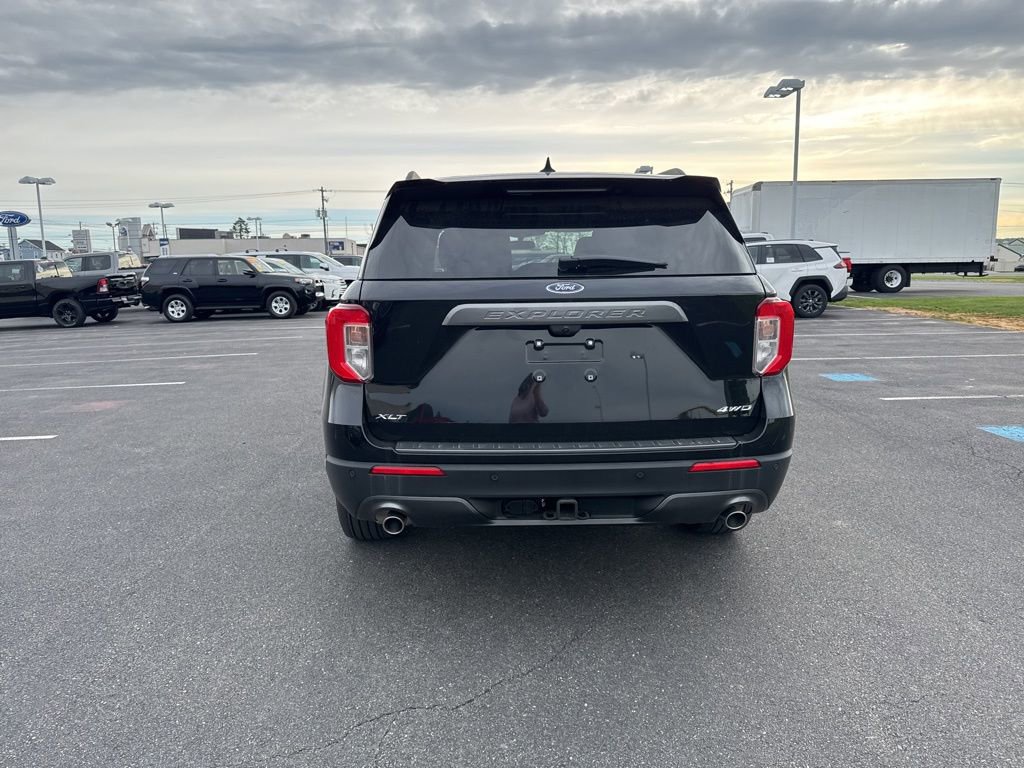 Used 2024 Ford Explorer XLT w/ Equipment Group 202A AWD/4WD image 3