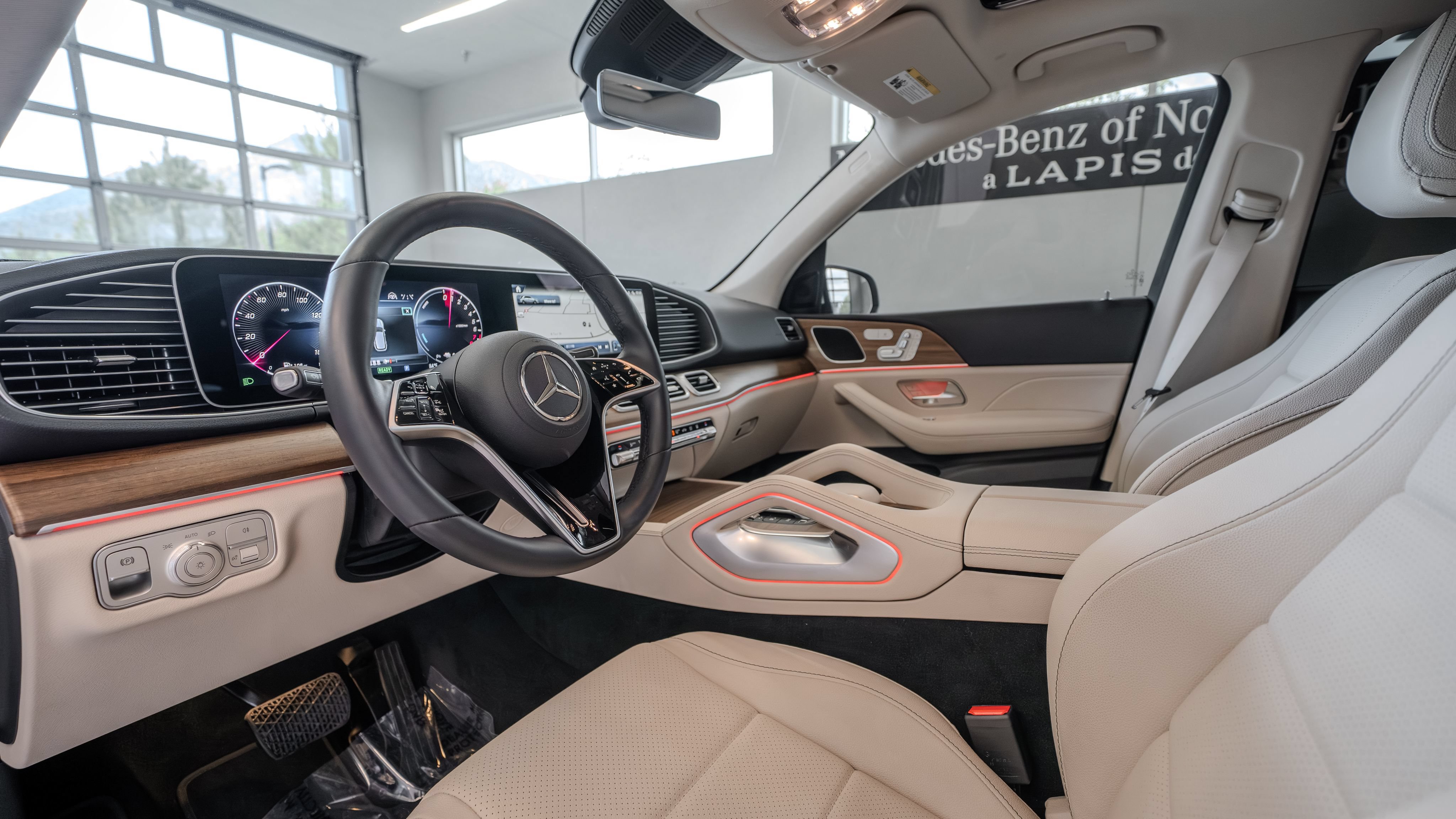 Certified 2025 Mercedes-Benz GLE 450e 4MATIC w/ Driver Assistance Package image 5