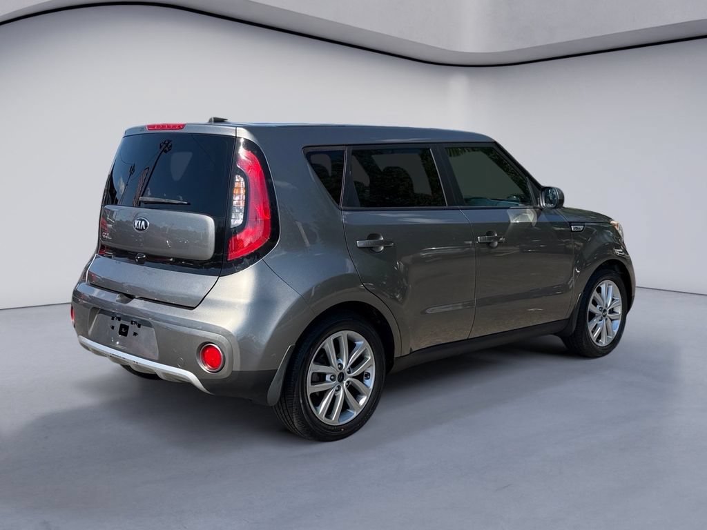 Used 2018 Kia Soul + FWD image 5