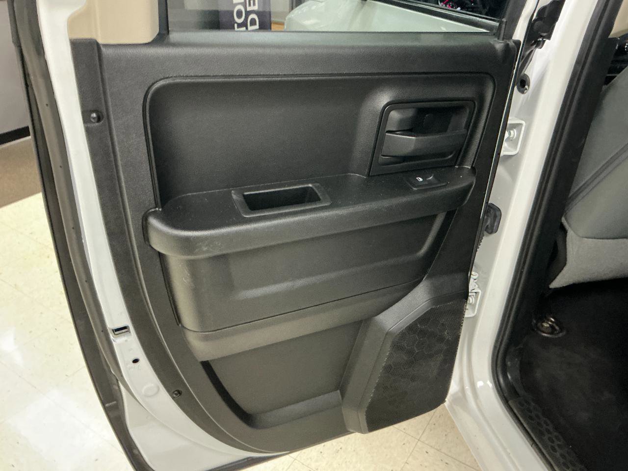 Used 2019 RAM 1500 Express w/ Express Value Package AWD/4WD image 23