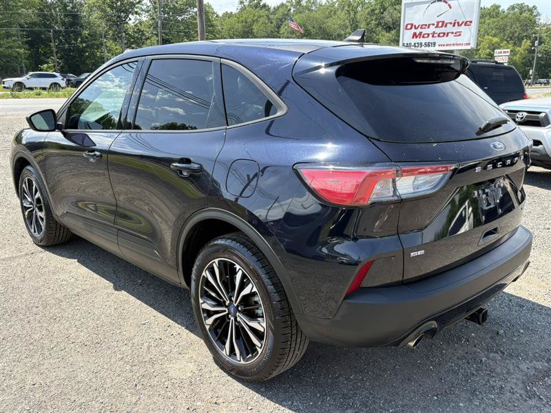 Used 2021 Ford Escape SE w/ SE Sport Appearance Package AWD/4WD image 3
