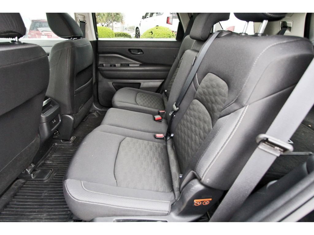 Certified 2024 Nissan Pathfinder S FWD image 7