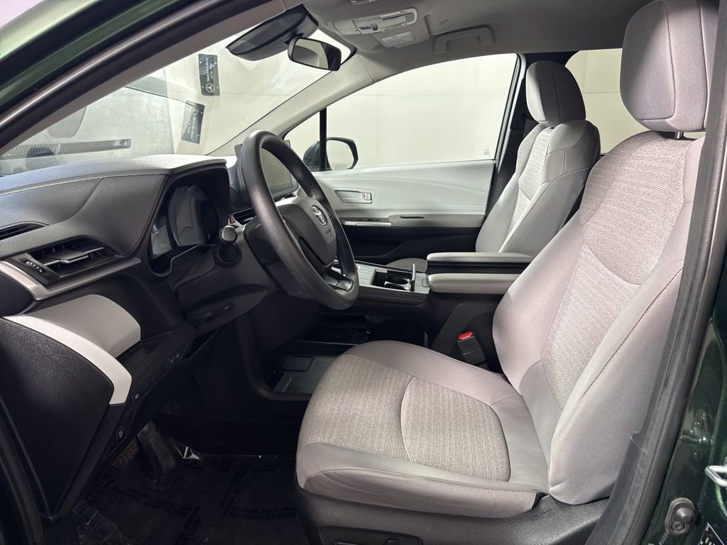 Used 2025 Toyota Sienna LE image 13