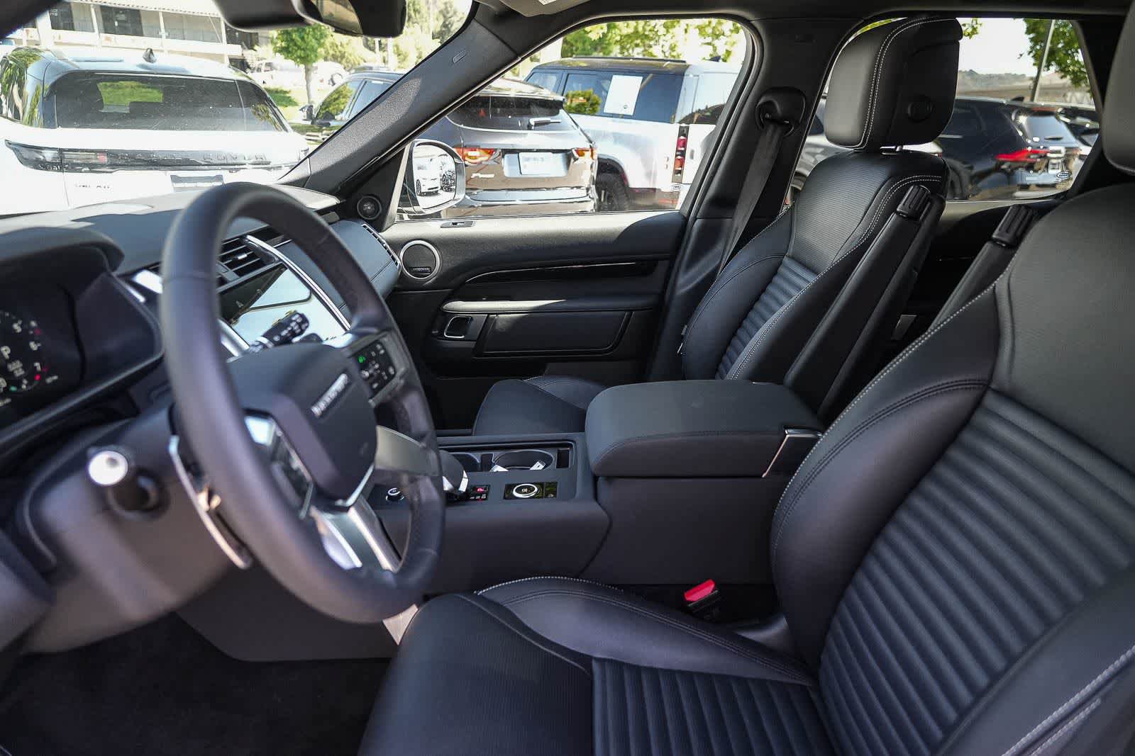 Used 2025 Land Rover Discovery S AWD/4WD image 18