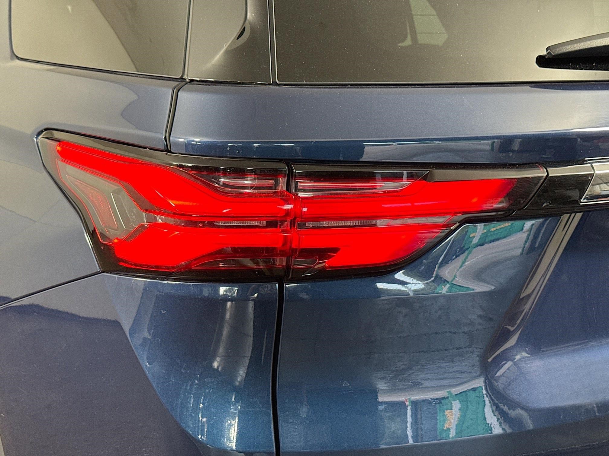 Used 2023 Chevrolet Traverse LT image 36