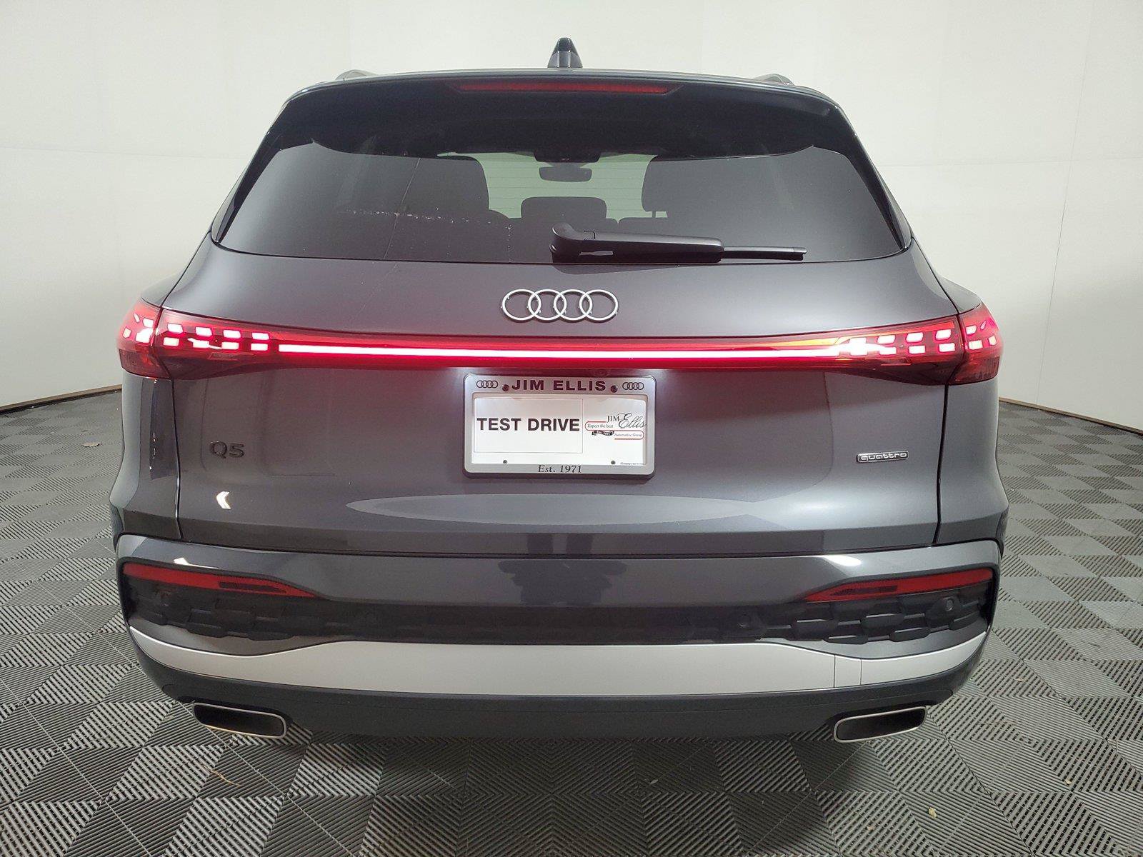 Certified 2025 Audi Q5 Premium w/ Convenience Package AWD/4WD image 5