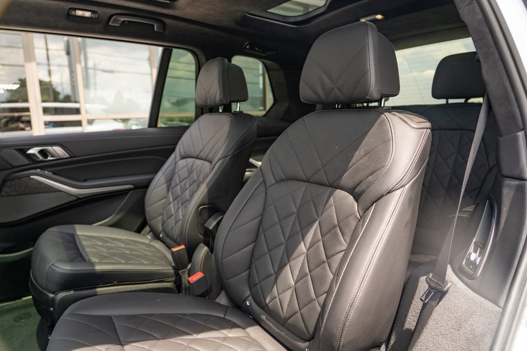 Used 2023 BMW X7 xDrive40i w/ M Sport Package AWD/4WD image 16