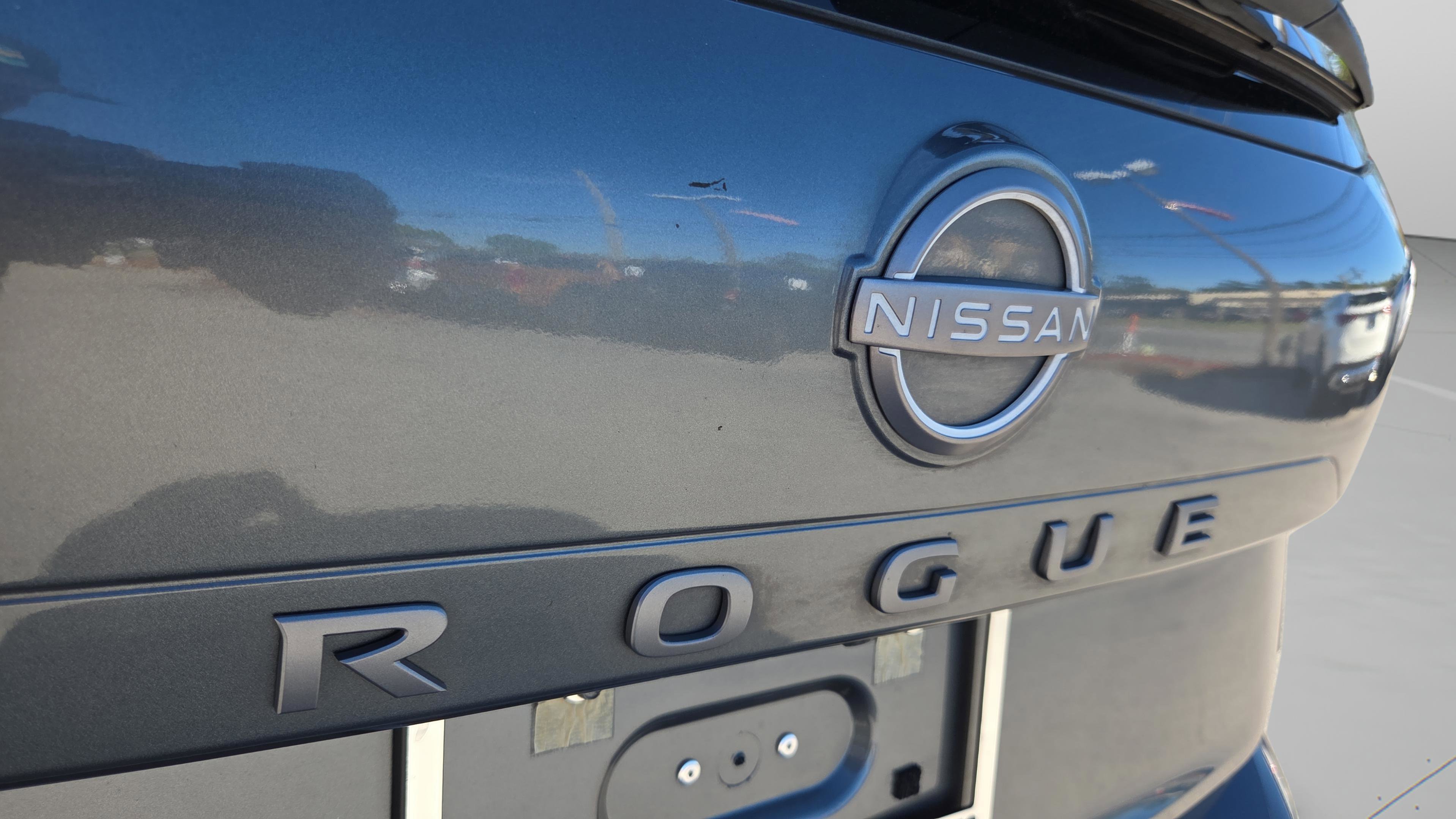 Used 2025 Nissan Rogue S image 15