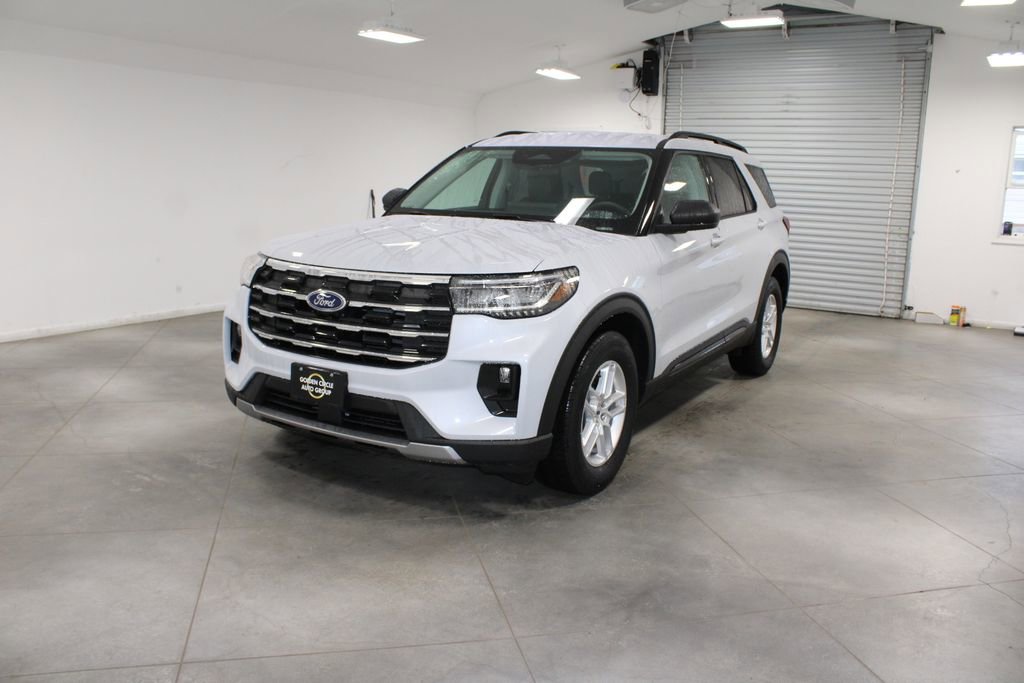 New 2026 Ford Explorer Active w/ Active Comfort Package image 3