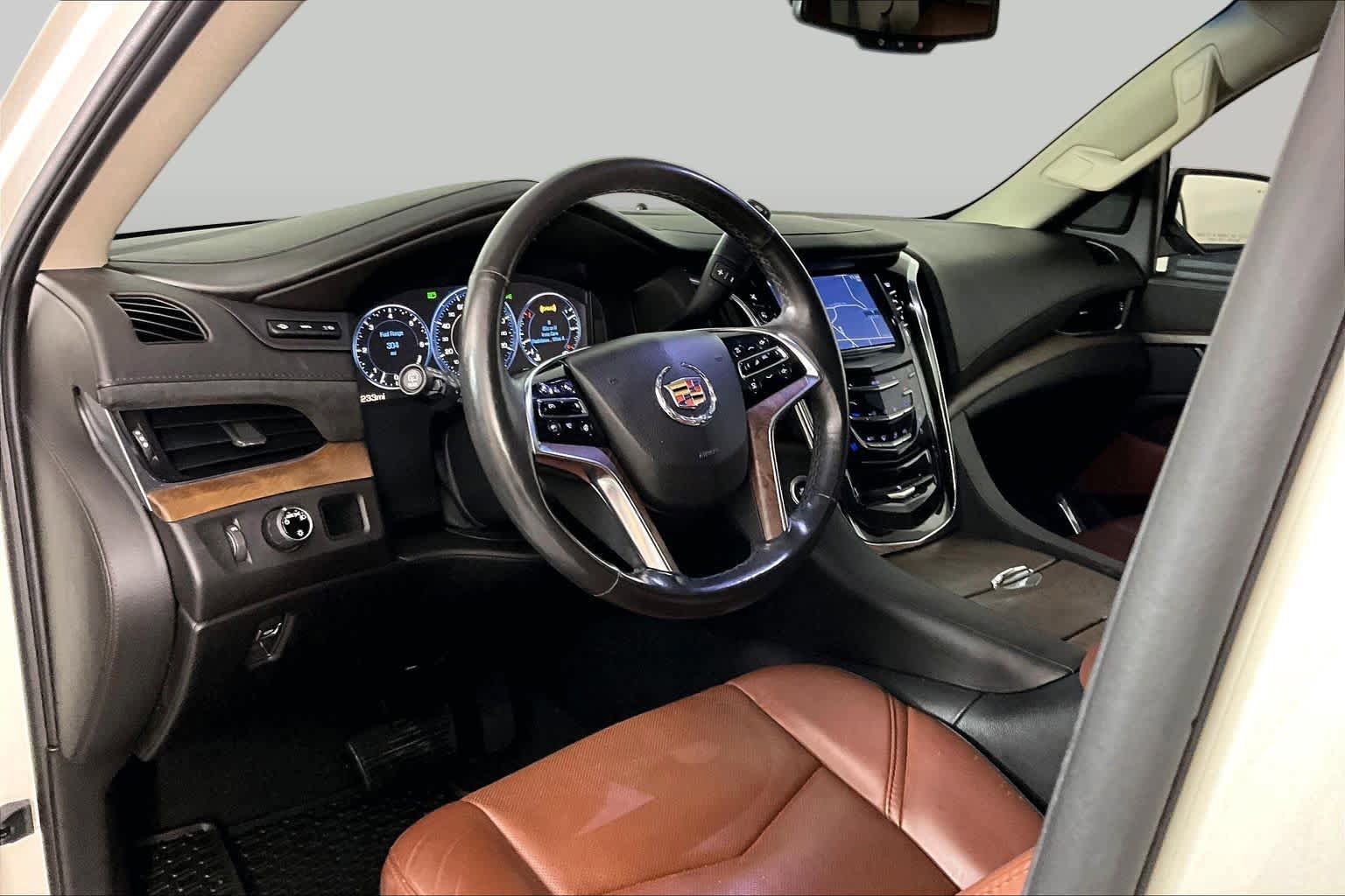 Used 2015 Cadillac Escalade Premium RWD image 16