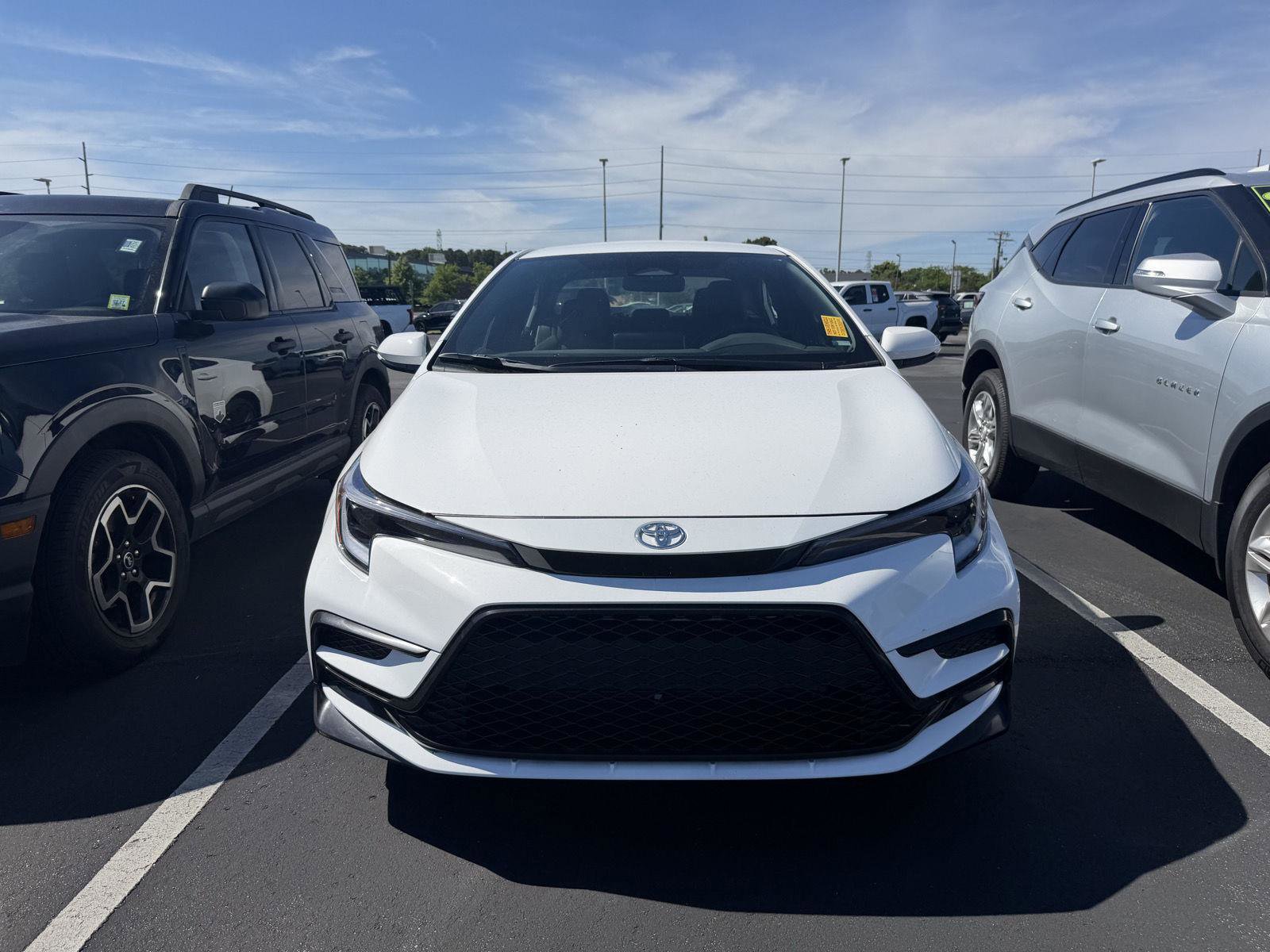 Used 2026 Toyota Corolla SE FWD image 2