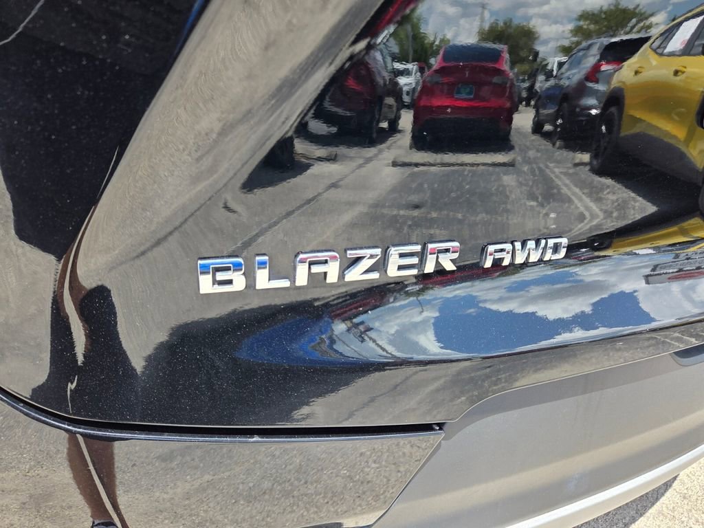 Used 2025 Chevrolet Blazer LT AWD/4WD image 12
