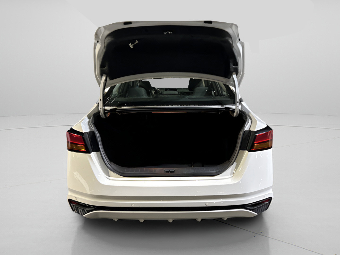 Used 2025 Nissan Altima 2.5 SV FWD image 5