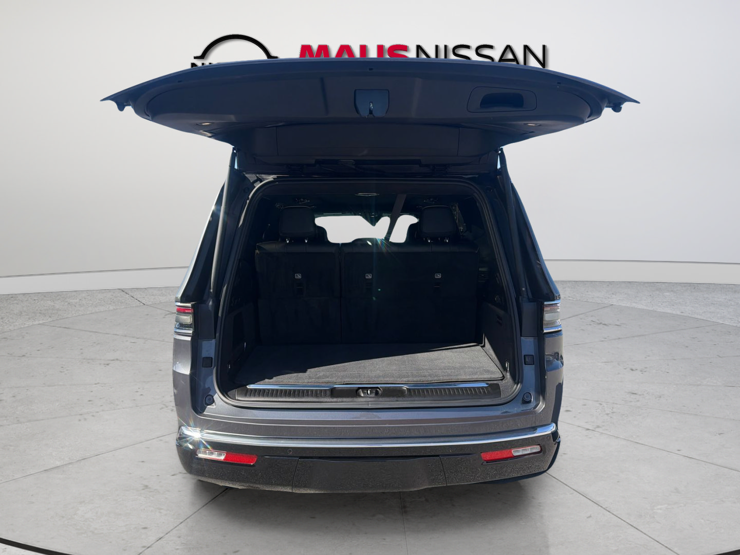 Used 2024 Jeep Grand Wagoneer Series III AWD/4WD image 9
