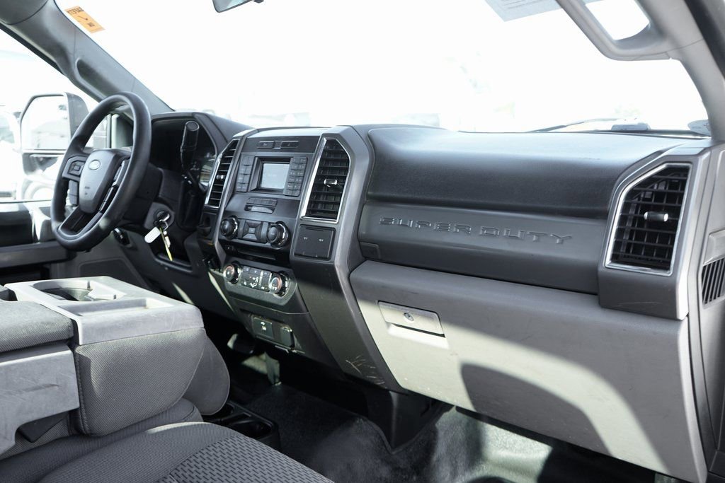 Used 2017 Ford F550 2WD Regular Cab Super Duty w/ Advanced Security Pack image 39