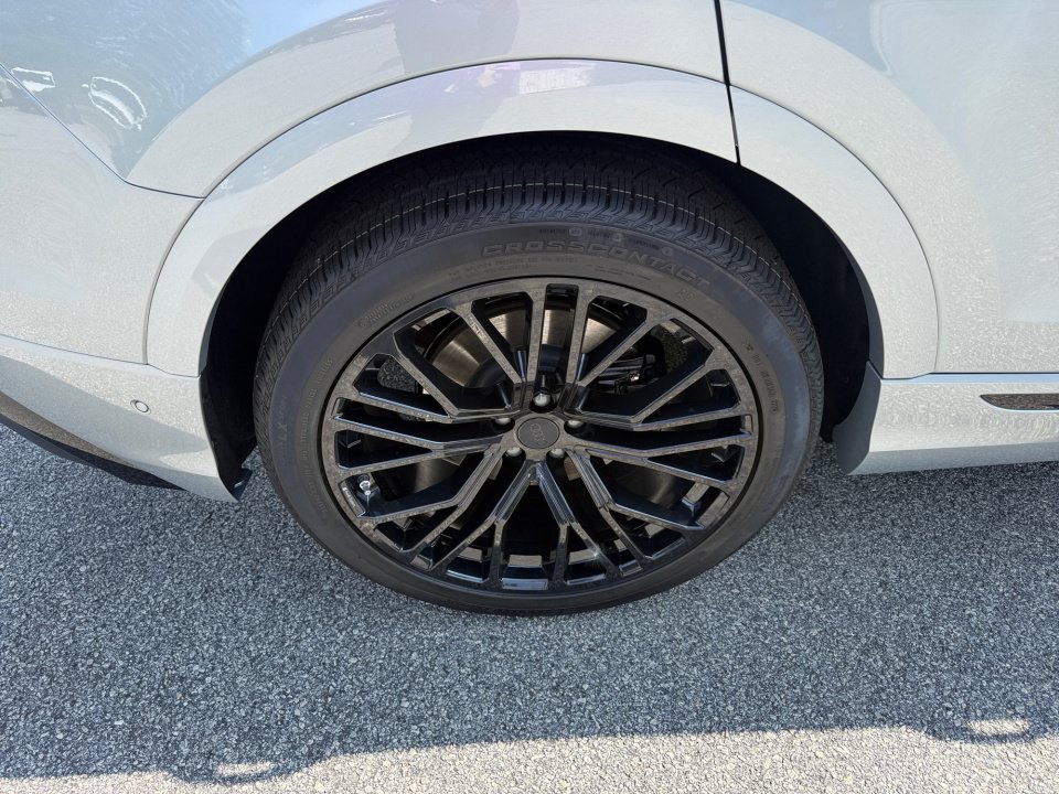 New 2027 Audi SQ8 Prestige AWD/4WD image 23
