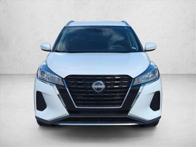 Used 2022 Nissan Kicks SV image 2