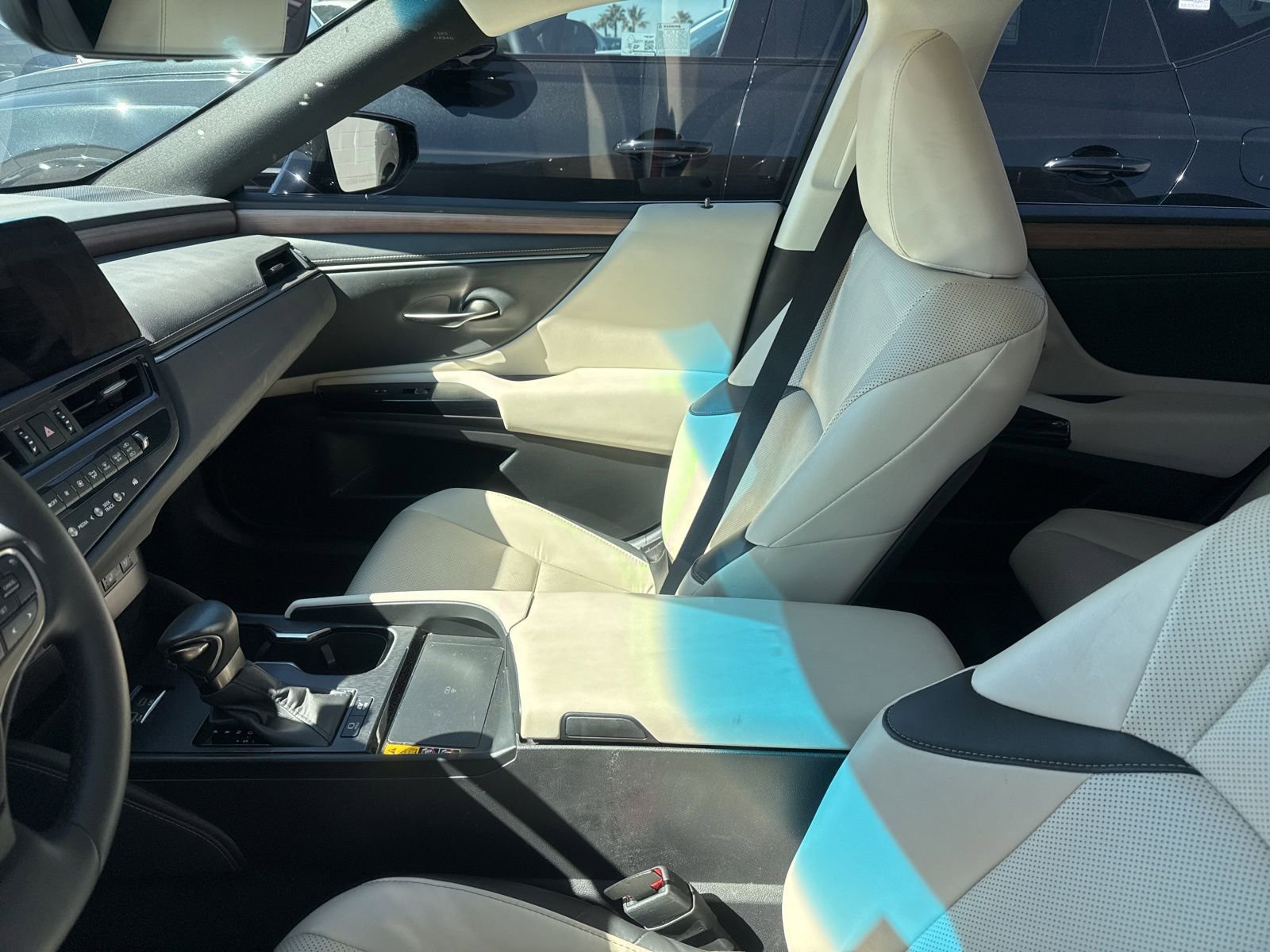 Used 2025 Lexus ES 300h w/ Premium Package image 5