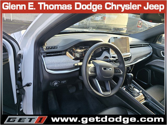 Certified 2025 Jeep Compass Latitude AWD/4WD image 13