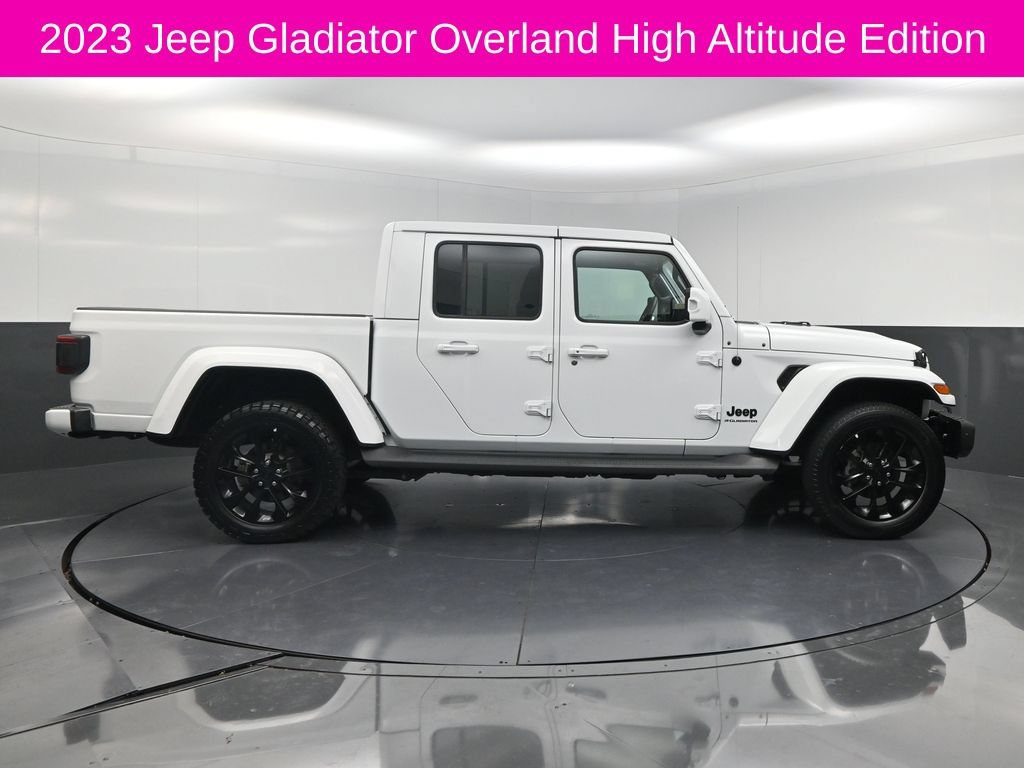 Used 2023 Jeep Gladiator Overland AWD/4WD image 4